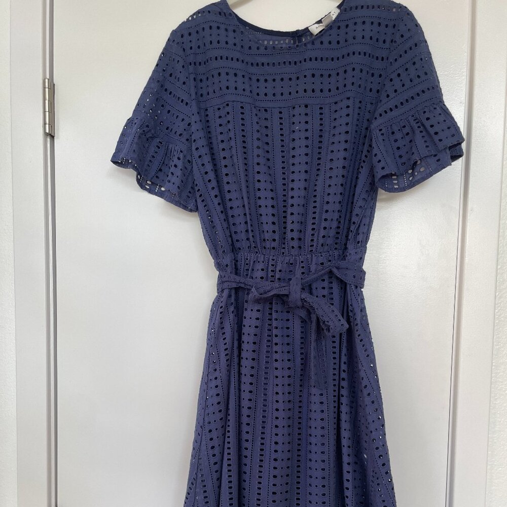 Amour Vert Navy Eyelert Dress with Flutter‎ Sleeves, Tie Waist, Ruffled Small